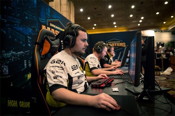 库里虽在进 库里虽在进